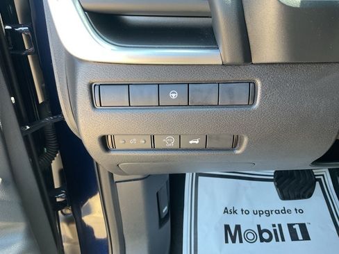 Used 2025 Nissan Rogue SV FWD image 24