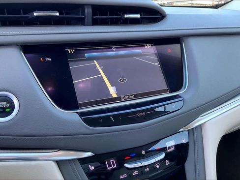 Used 2017 Cadillac XT5 Luxury w/ Driver Awareness Package FWD image 27