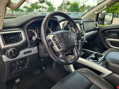 Used 2019 Nissan Titan PRO-4X w/ Pro-4x Convenience Package AWD/4WD image 23