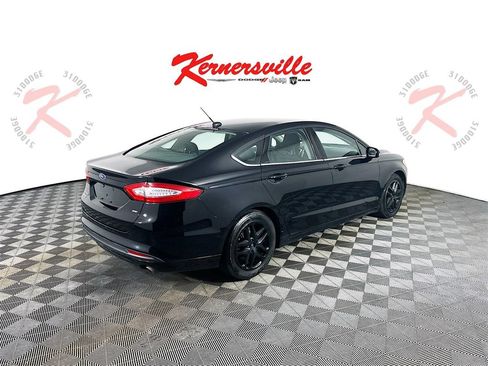 Used 2016 Ford Fusion SE image 7