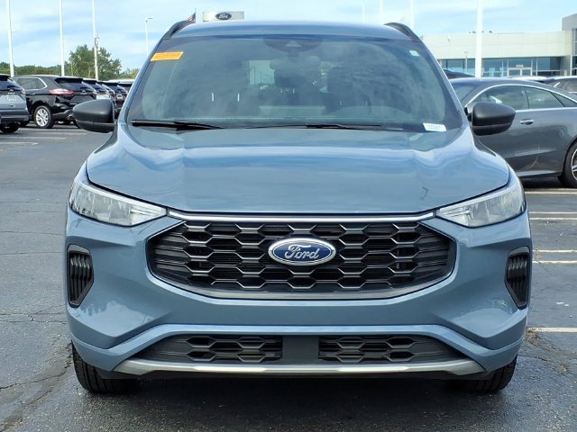 Used 2023 Ford Escape ST-Line w/ Tech Pack #1 AWD/4WD image 2