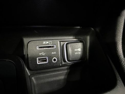 Used 2017 Jeep Cherokee Overland w/ Technology Group AWD/4WD image 19