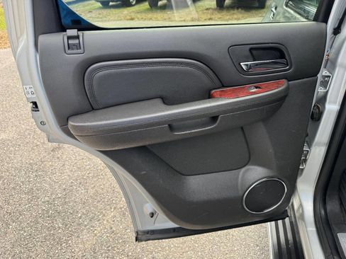 Used 2012 Cadillac Escalade Luxury image 39