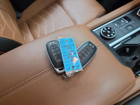 Used 2025 Nissan Pathfinder Platinum AWD/4WD image 15