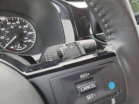 Used 2025 Nissan Pathfinder SL AWD/4WD image 24