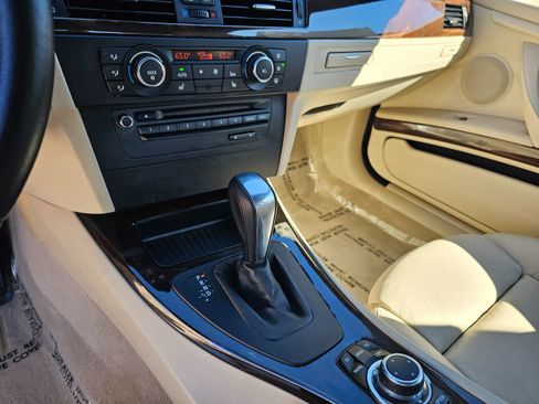 Used 2011 BMW 328i Convertible image 24