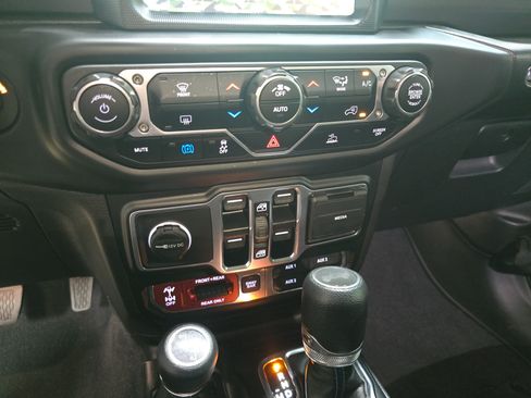 Used 2023 Jeep Wrangler Unlimited Rubicon 4xe AWD/4WD image 21