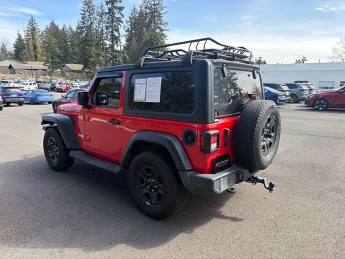 Used 2019 Jeep Wrangler Sport AWD/4WD image 3