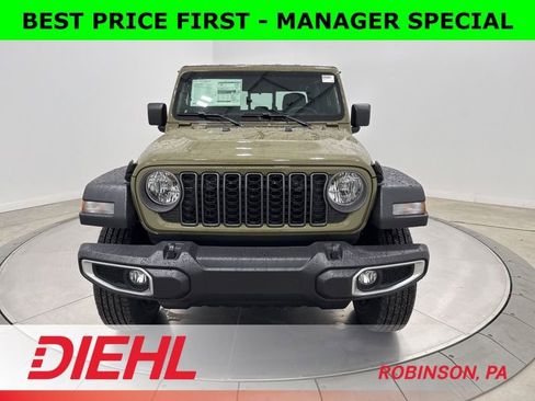 New 2026 Jeep Gladiator Sport image 2