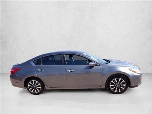 Used 2017 Nissan Altima 2.5 SV FWD image 5