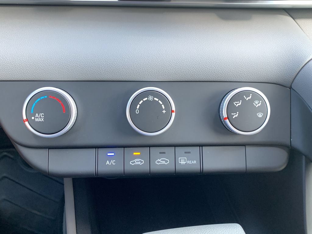 Certified 2026 Hyundai Elantra SE FWD image 29