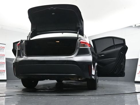 Used 2021 Toyota Corolla LE image 46