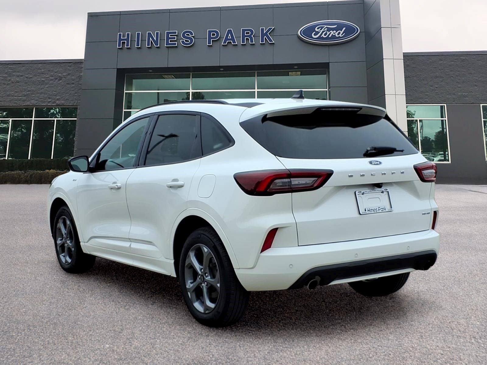 Used 2024 Ford Escape ST-Line w/ Tech Pack #1 AWD/4WD image 5