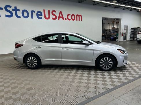 Used 2019 Hyundai Elantra SE w/ Cargo Package FWD image 11