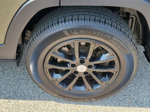 Used 2021 Jeep Cherokee Latitude Lux w/ Comfort/Convenience Group AWD/4WD image 30
