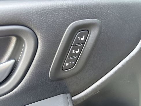 Used 2025 Honda Pilot EX-L image 11