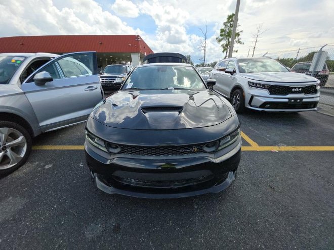 Used 2019 Dodge Charger Scat Pack w/ Technology Group RWD image 2