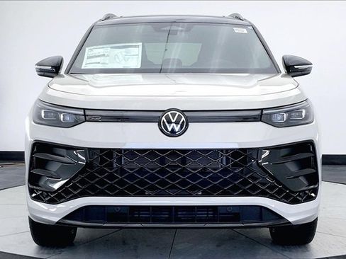 New 2026 Volkswagen Tiguan SE R-Line image 3