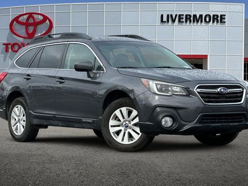 Used 2018 Subaru Outback 2.5i Premium image 2