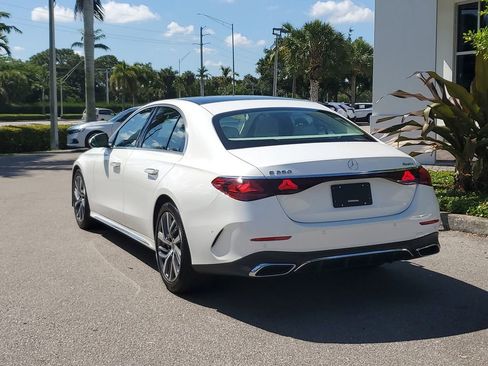 Used 2025 Mercedes-Benz E 350 4MATIC Sedan image 3