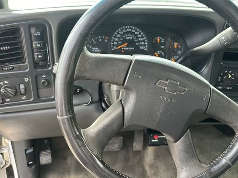 Used 2006 Chevrolet Silverado 2500 LT w/ Heavy-Duty Power Package image 15