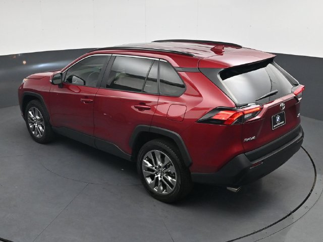 Used 2020 Toyota RAV4 XLE Premium FWD image 27