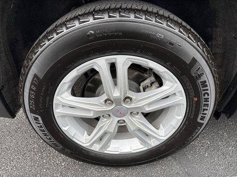 Used 2024 GMC Terrain SLE w/ Driver Convenience Package image 10