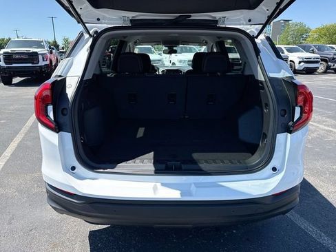 Used 2023 GMC Terrain SLE w/ Driver Convenience Package FWD image 24