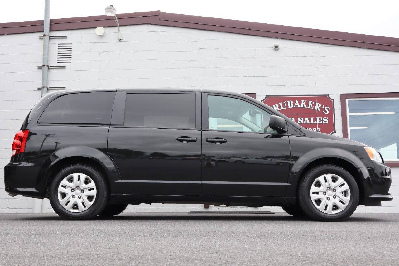 Used 2018 Dodge Grand Caravan SE w/ UConnect Hands-Free Group FWD image 1