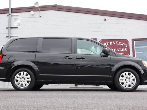 Used 2018 Dodge Grand Caravan SE w/ UConnect Hands-Free Group FWD image 1