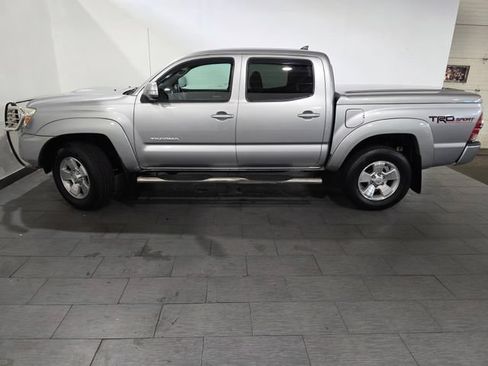 Used 2015 Toyota Tacoma 4x4 Double Cab w/ TRD Sport Package image 2