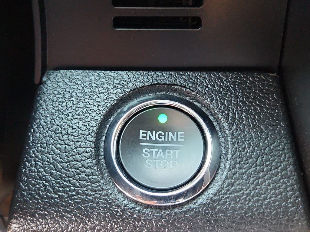 Used 2019 Ford F150 Platinum w/ Equipment Group 701A Luxury AWD/4WD image 21
