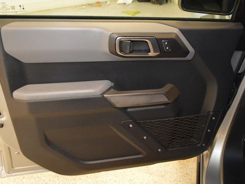 Used 2021 Ford Bronco Black Diamond image 14