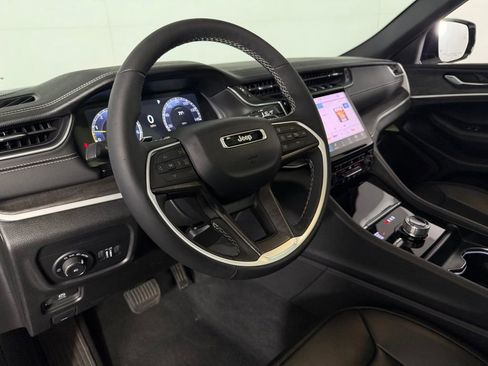 Certified 2025 Jeep Grand Cherokee Limited image 21