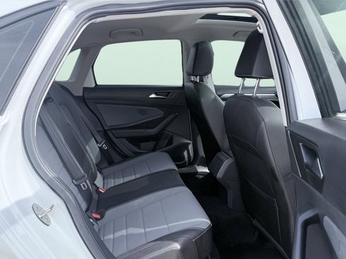 Used 2025 Volkswagen Jetta SE FWD image 35