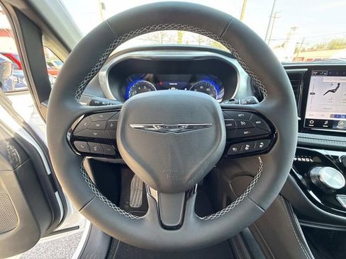 New 2026 Chrysler Pacifica Limited FWD image 31