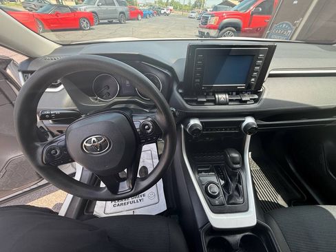 Used 2021 Toyota RAV4 LE AWD/4WD image 28