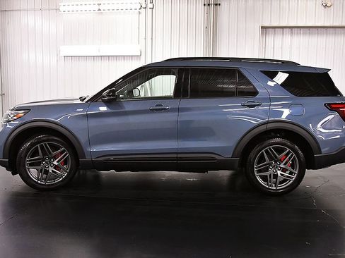 Used 2025 Ford Explorer ST-Line w/ Premium Package image 4