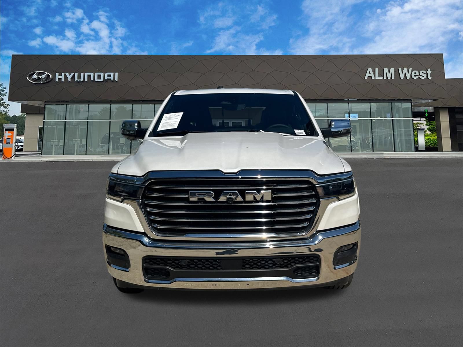 Used 2026 RAM 1500 Laramie AWD/4WD image 2