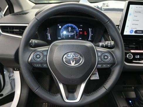 Used 2026 Toyota Corolla Cross LE w/ Moonroof Package FWD image 5