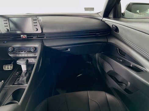 Used 2025 Hyundai Elantra Sport image 15