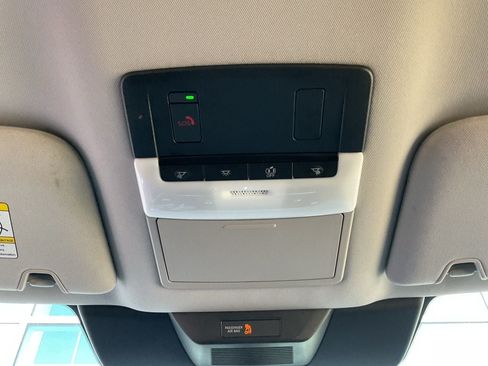 Used 2025 Nissan Pathfinder SV FWD image 19