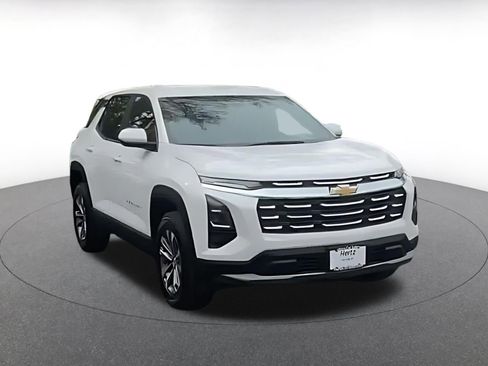 Used 2025 Chevrolet Equinox LT image 3