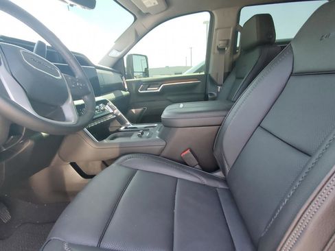 Used 2026 GMC Sierra 3500 Denali w/ Denali Reserve Package AWD/4WD image 3