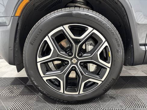 Used 2025 Rivian R1S Adventure AWD/4WD image 9