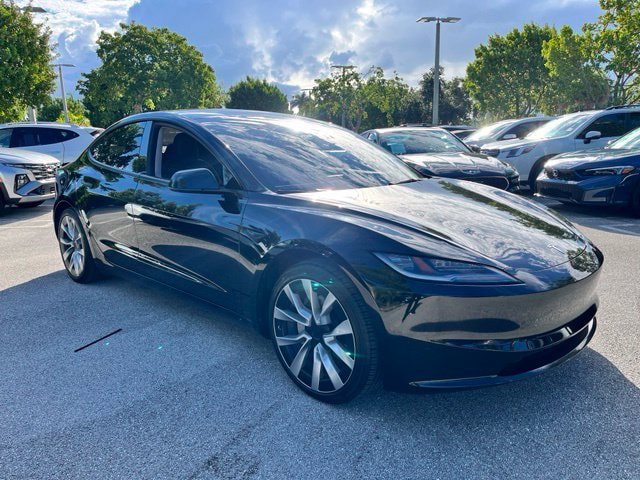 Used 2024 Tesla Model 3 Standard Range RWD image 1