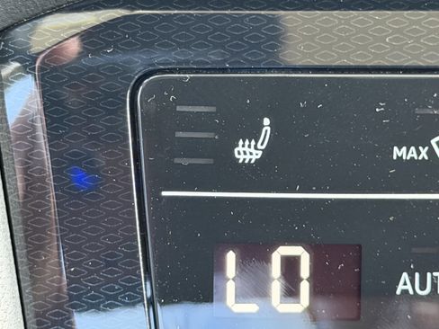 New 2026 Volkswagen Taos SE image 23