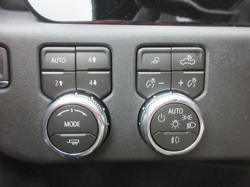 New 2026 GMC Sierra 1500 SLT w/ SLT Premium Plus Package AWD/4WD image 18