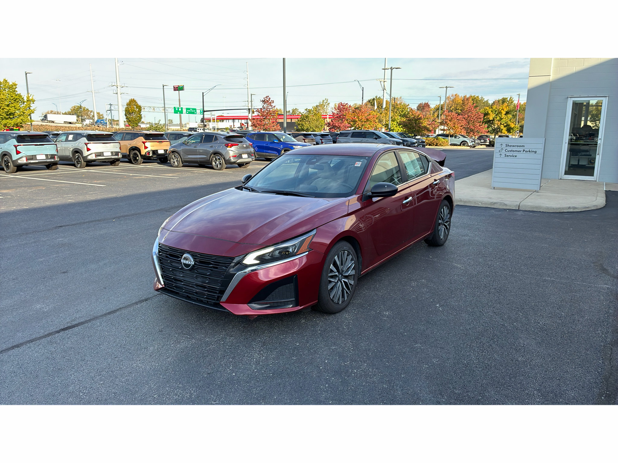 Used 2025 Nissan Altima 2.5 SV FWD image 3