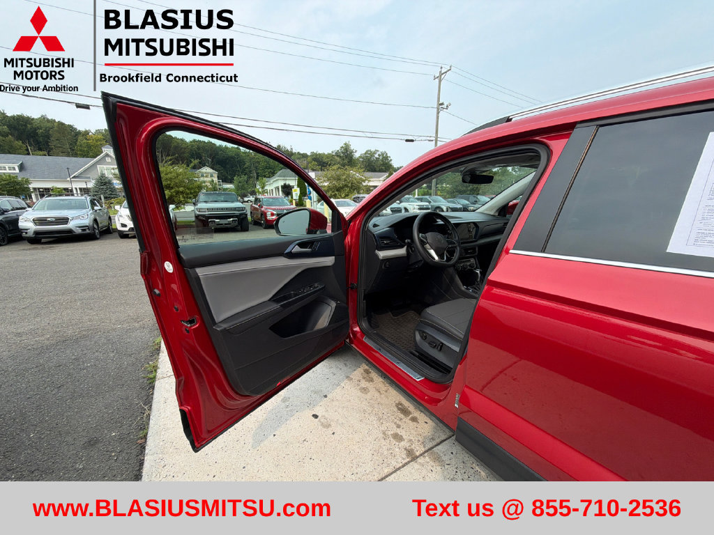 Used 2024 Volkswagen Taos SE w/ Panoramic Sunroof Package AWD/4WD image 14
